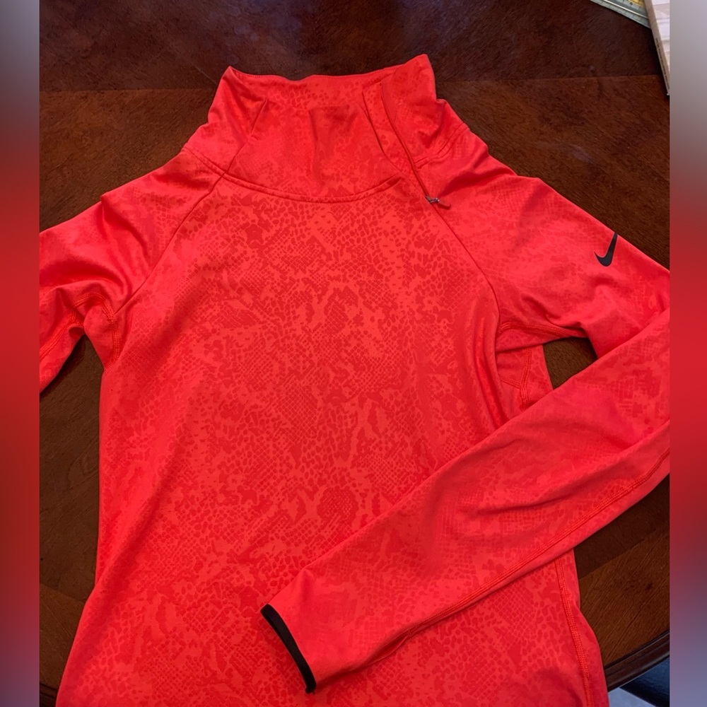 Women’s Nike long-sleeved top